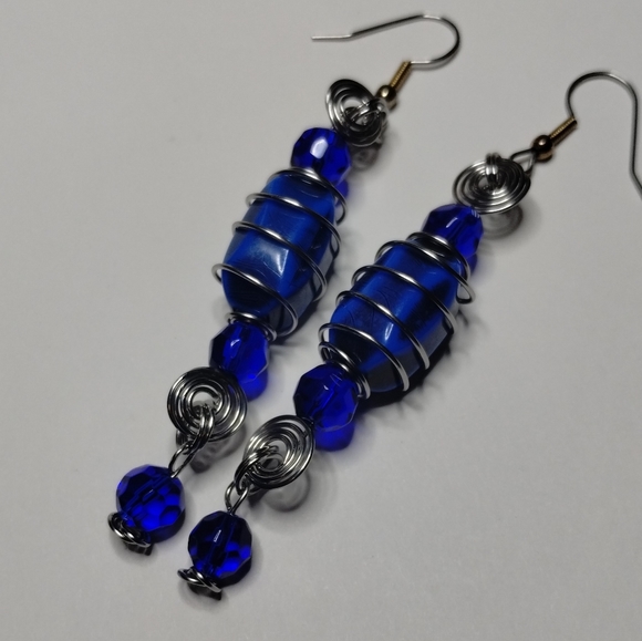 NWOT Hand Made Deep Blue Dangle Earrings - Picture 3 of 3